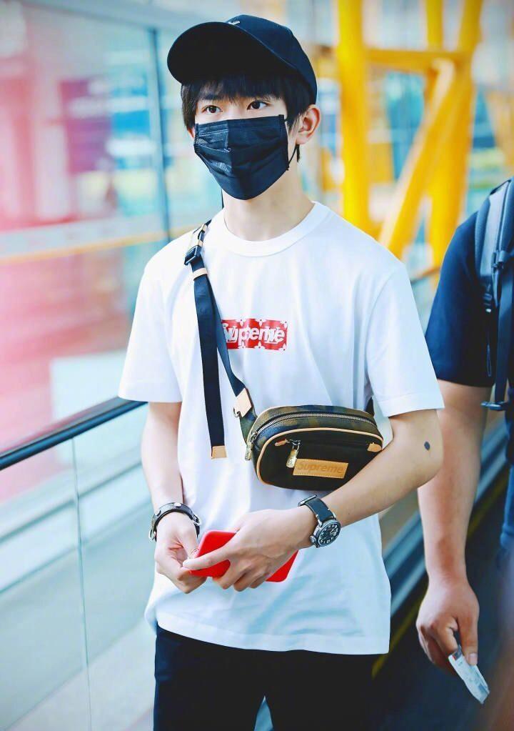 李斯丹妮同款subtle斜挎包,香港潮牌中性穿搭