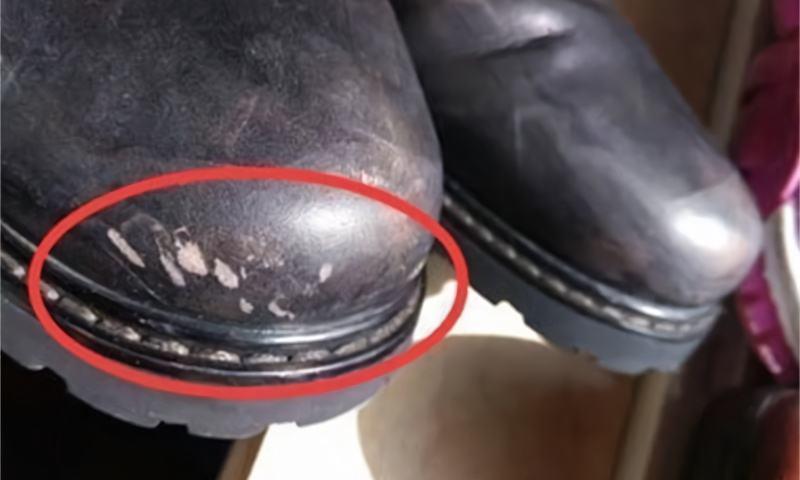 穿皮鞋磨破了脚抹什么东西,皮鞋被蹭掉一块皮怎么办