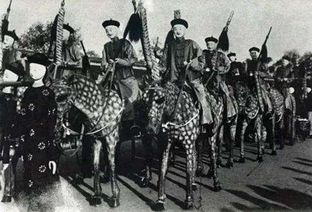 慈禧葬礼数百人抬棺排场大,慈禧出殡真实影像