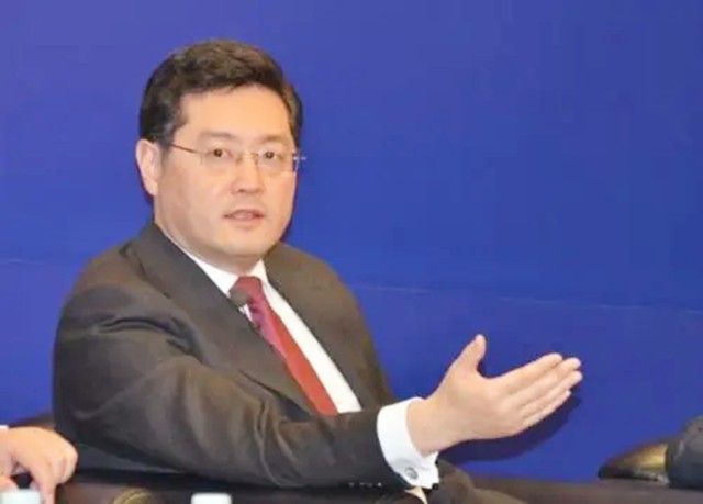 秦刚正式接任驻美大使，澳媒：他气场强大，记者会的表现令人折服