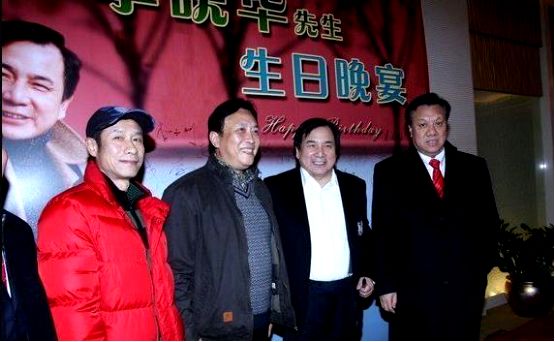 一瓶生发精仨首富，他开上了中国第一辆法拉利，名字还曾上太空！