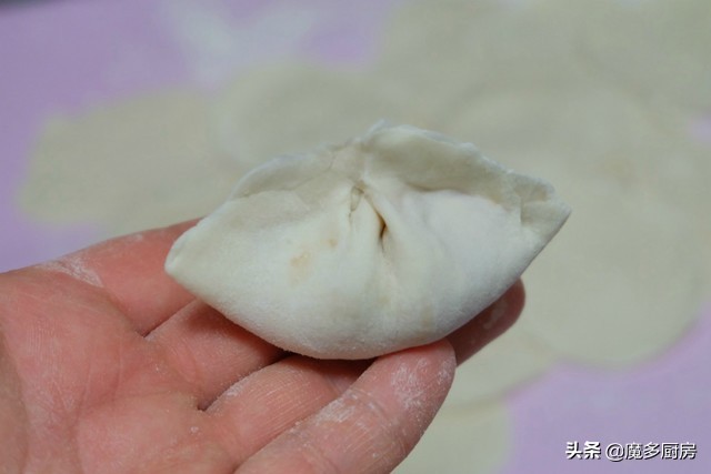 饺子什么馅最好吃现在这个季节,西红柿饺子馅这样调比肉饺子都香