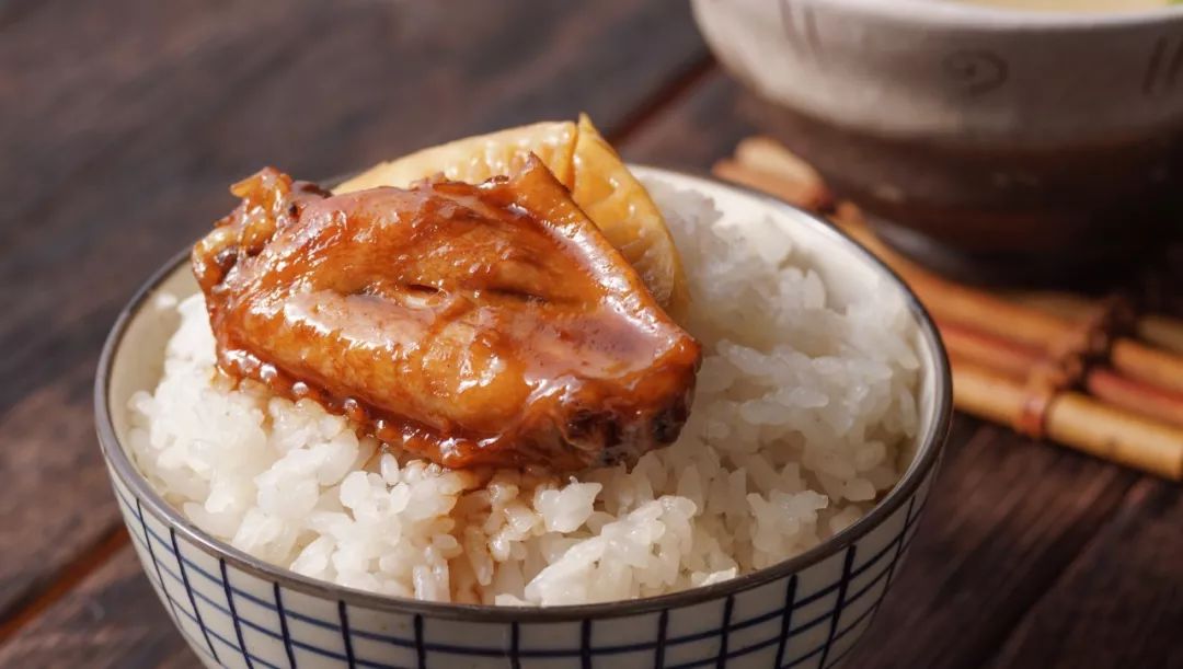 要想每天笑嘻嘻，不如竹笋焖个鸡？