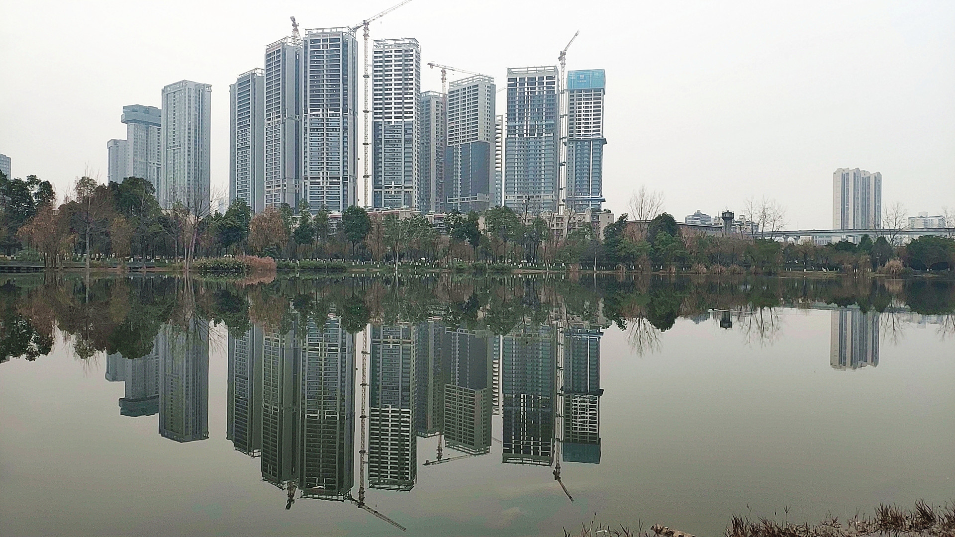 “稀缺”至上,这也许是成都市区内“最后”购入湖岛平层墅的机会