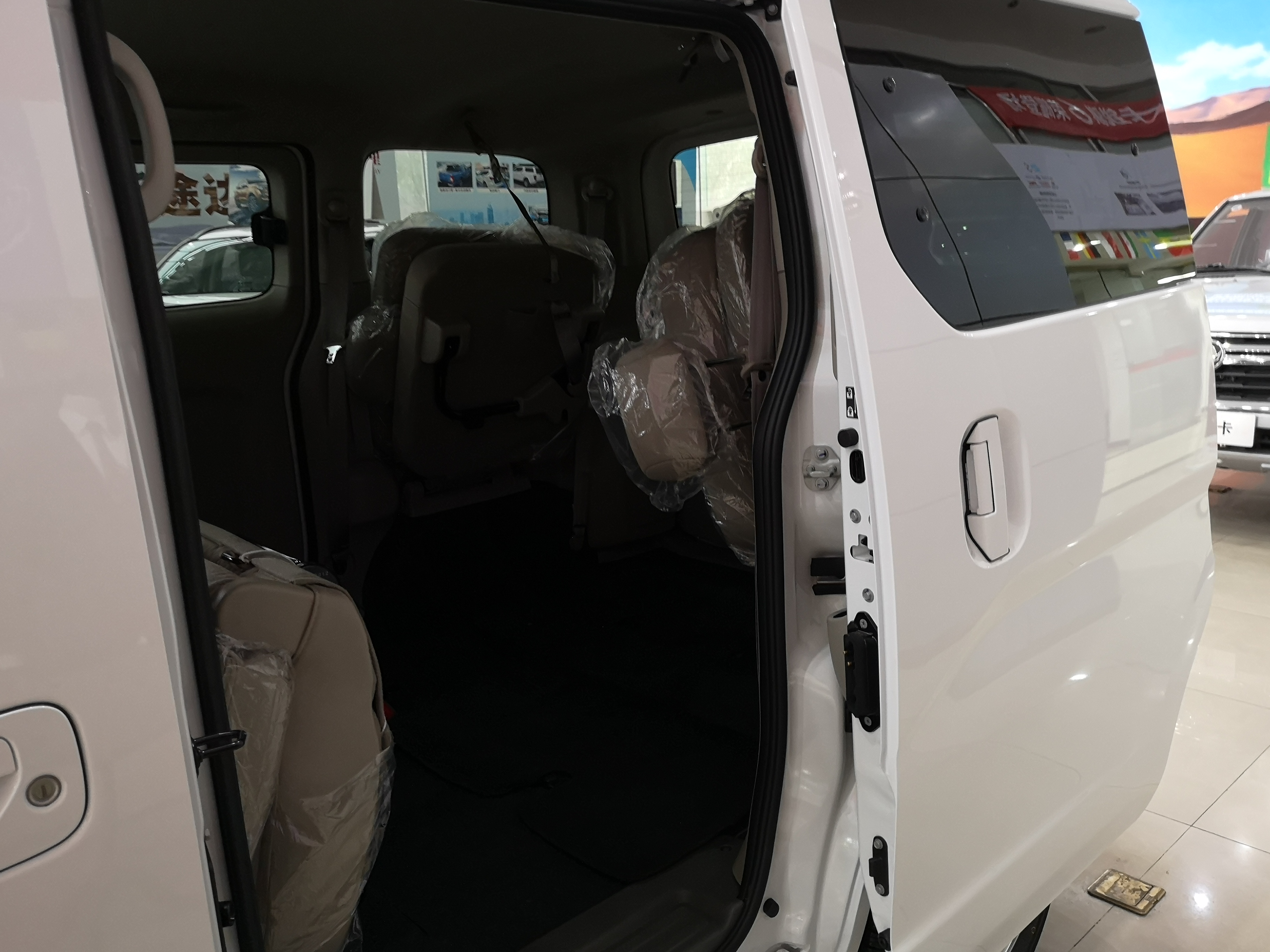 福建18款日产nv200改装六座,日产nv200手动挡17款改装