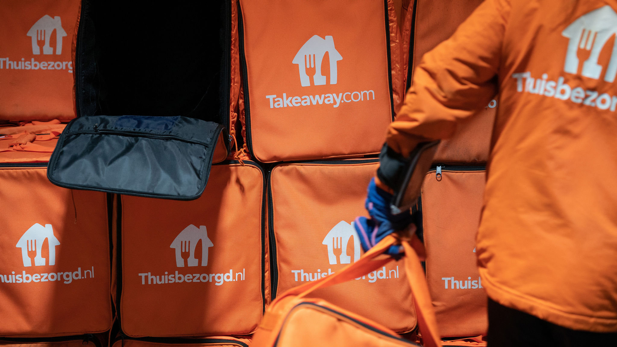 欧洲杯被冤枉的越位球,欧洲杯赞助商闹乌龙