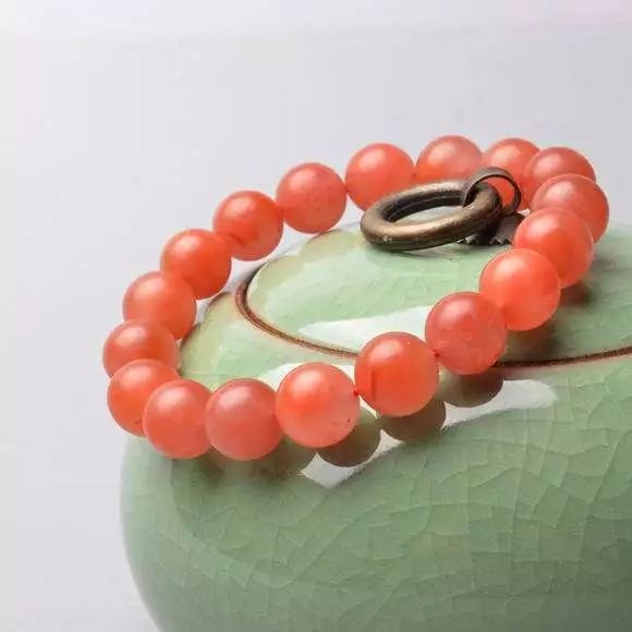 朱砂手串哪些生肖不适合戴,手串戴佛头好还是戴生肖好