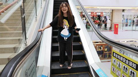 品牌羽绒服低至99元！百货大楼要被搬空了