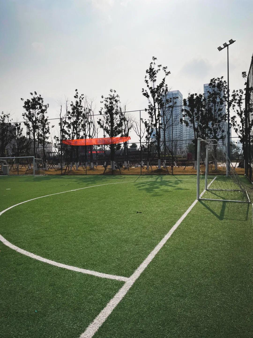 最好的足球场地是哪里,最好的足球场地在哪里