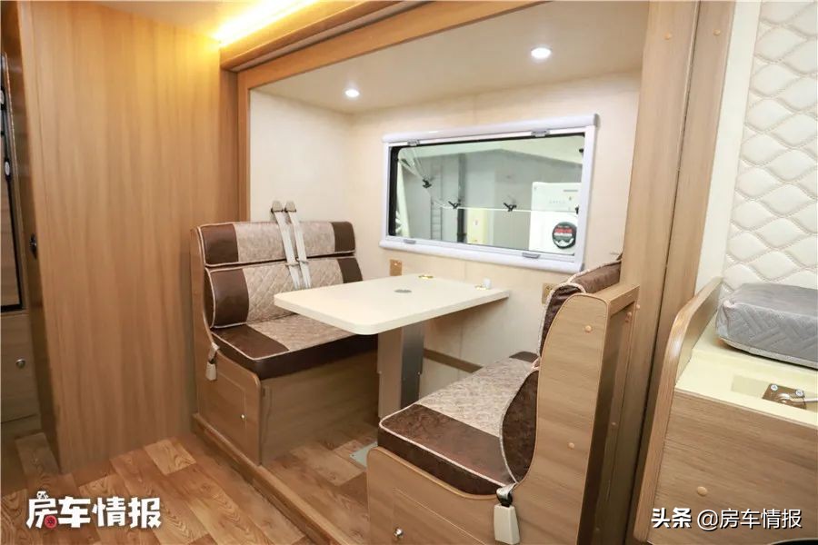 四驱单排皮卡房车最新布局三个床,最新款豪华顶配双排座皮卡房车