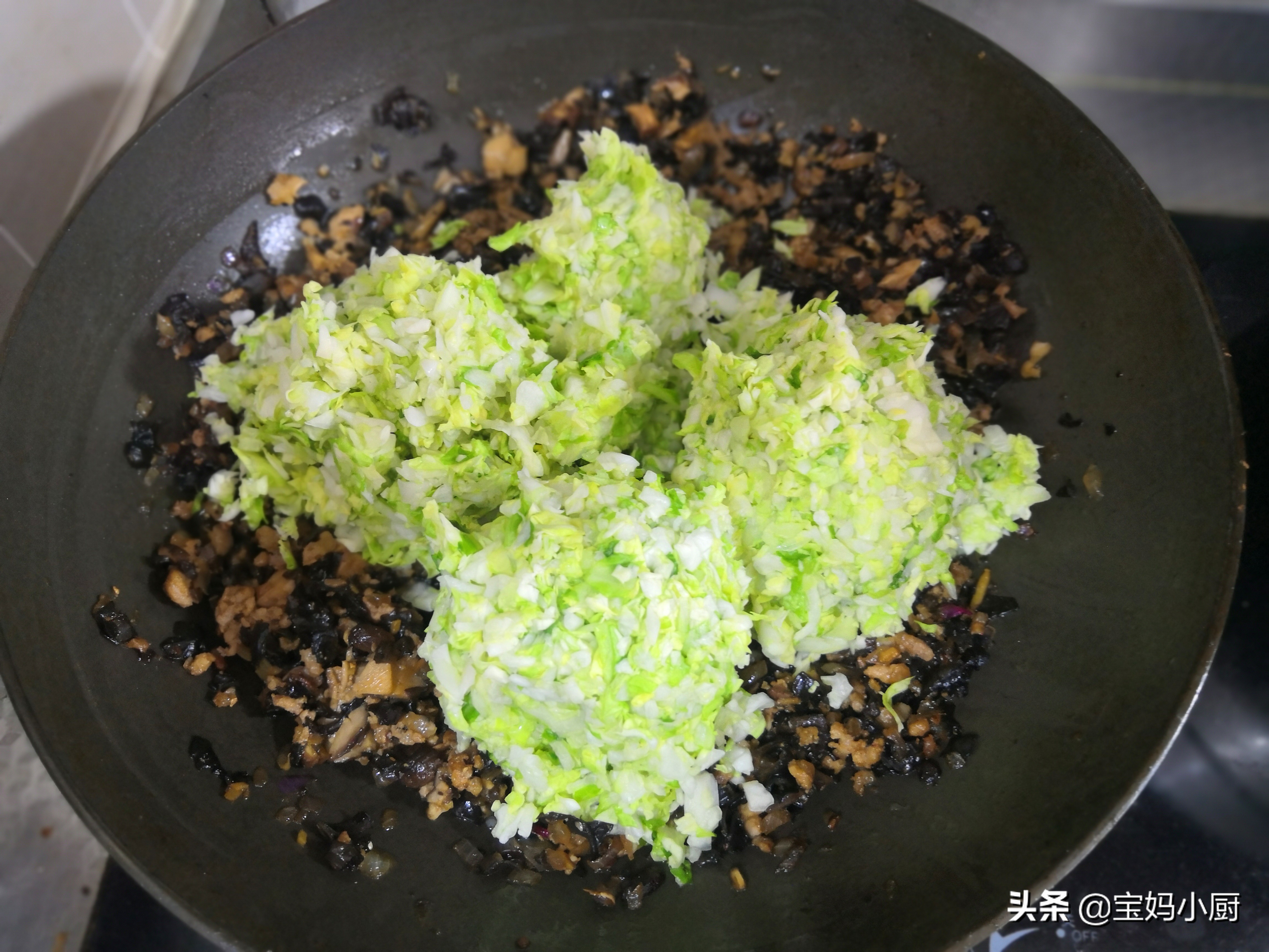 包子馅咋调好吃？老妈用了几十年的调馅法，放啥菜都香，一次成功