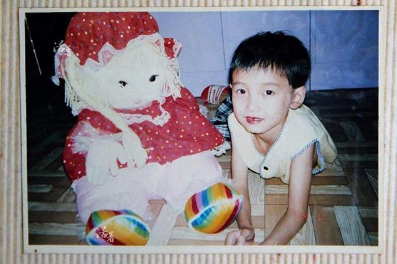 05年“背母上大学”的刘霆，10年后接受变性手术，后来怎样了？