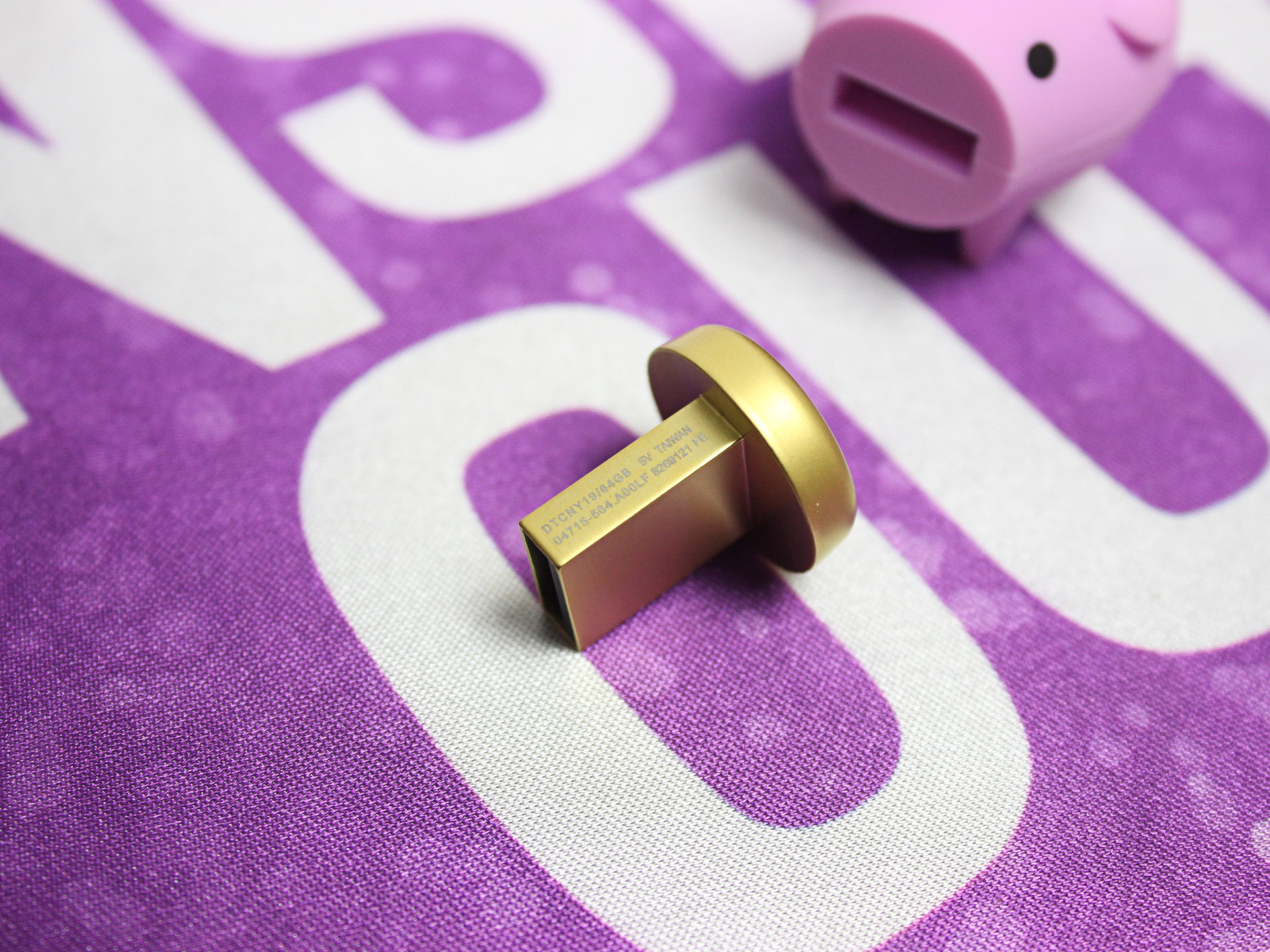 我不是佩奇,金士顿64G猪年生肖U盘悄悄萌到身边