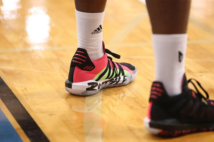 哈登库里全明星战靴,哈登和库里的球鞋谁的好