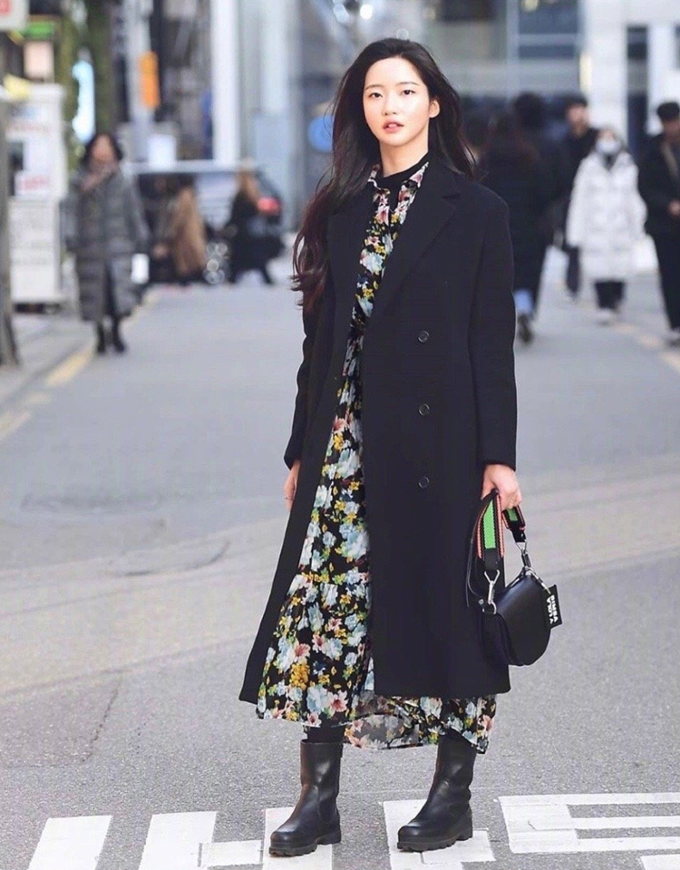 街拍奇装异服完整版,韩国人极简的穿搭风格