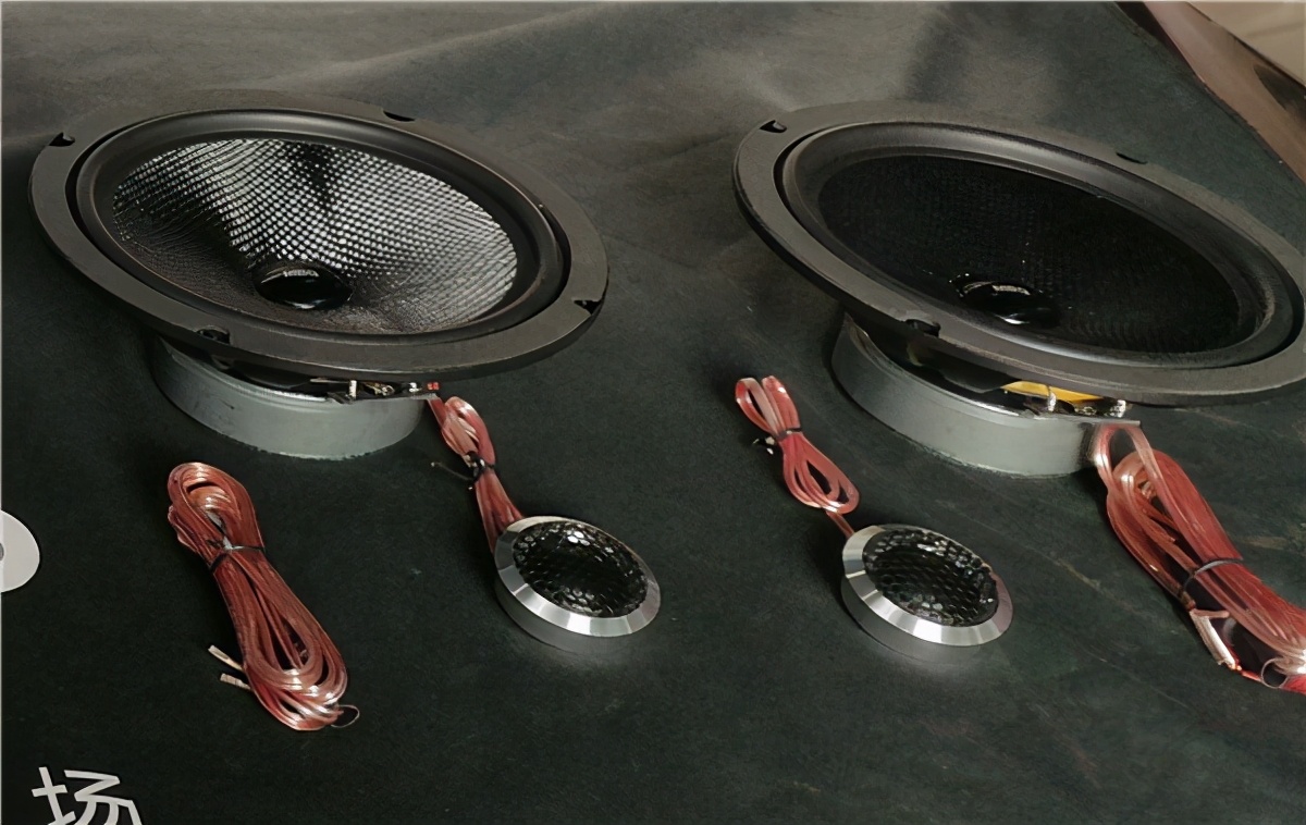 奥迪A3原装音响不够听怎么办？那就丢掉换套“劲浪两分频喇叭”