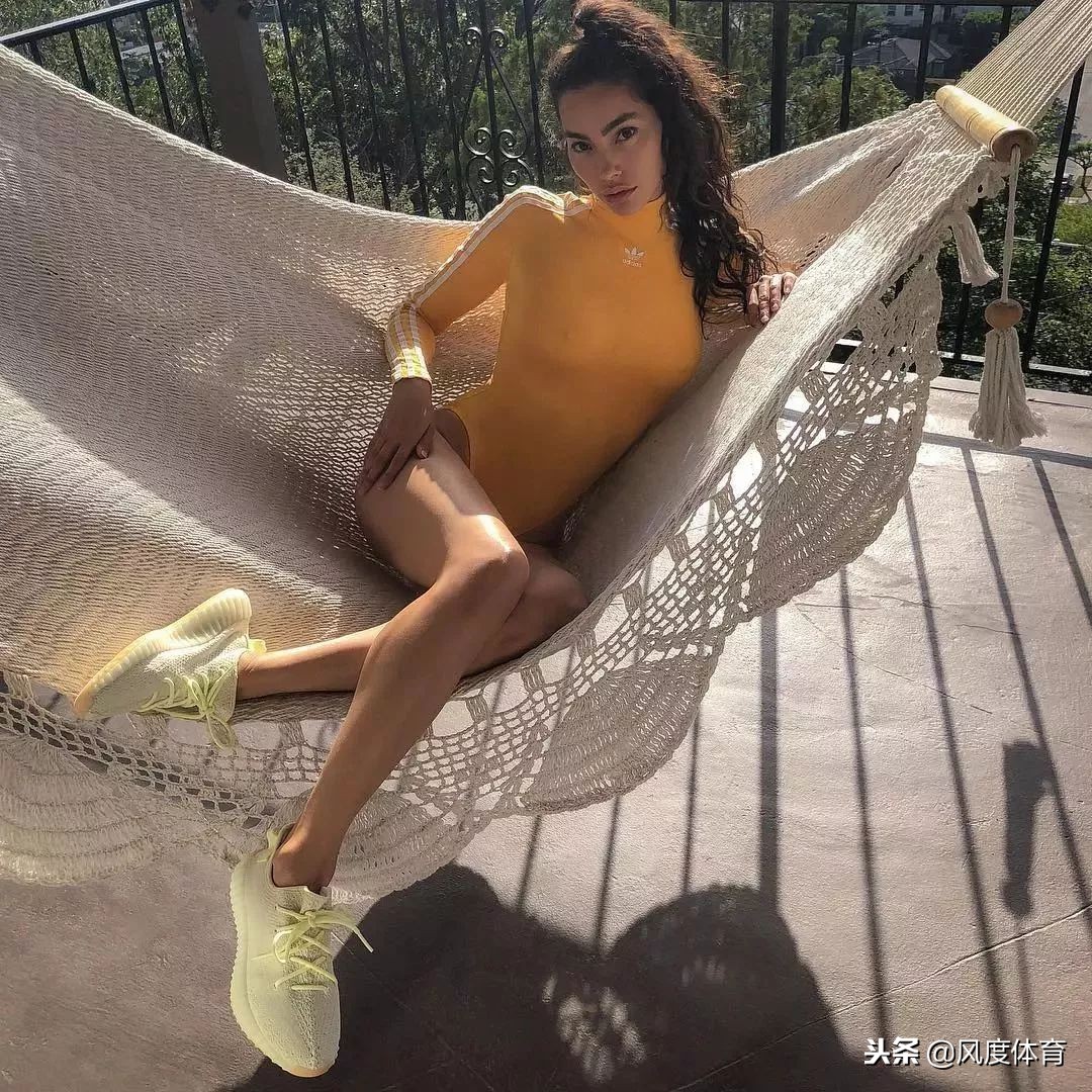 *窥偷**女神AdrianneHo的ins照片,我仿佛打开了新世界的大门……