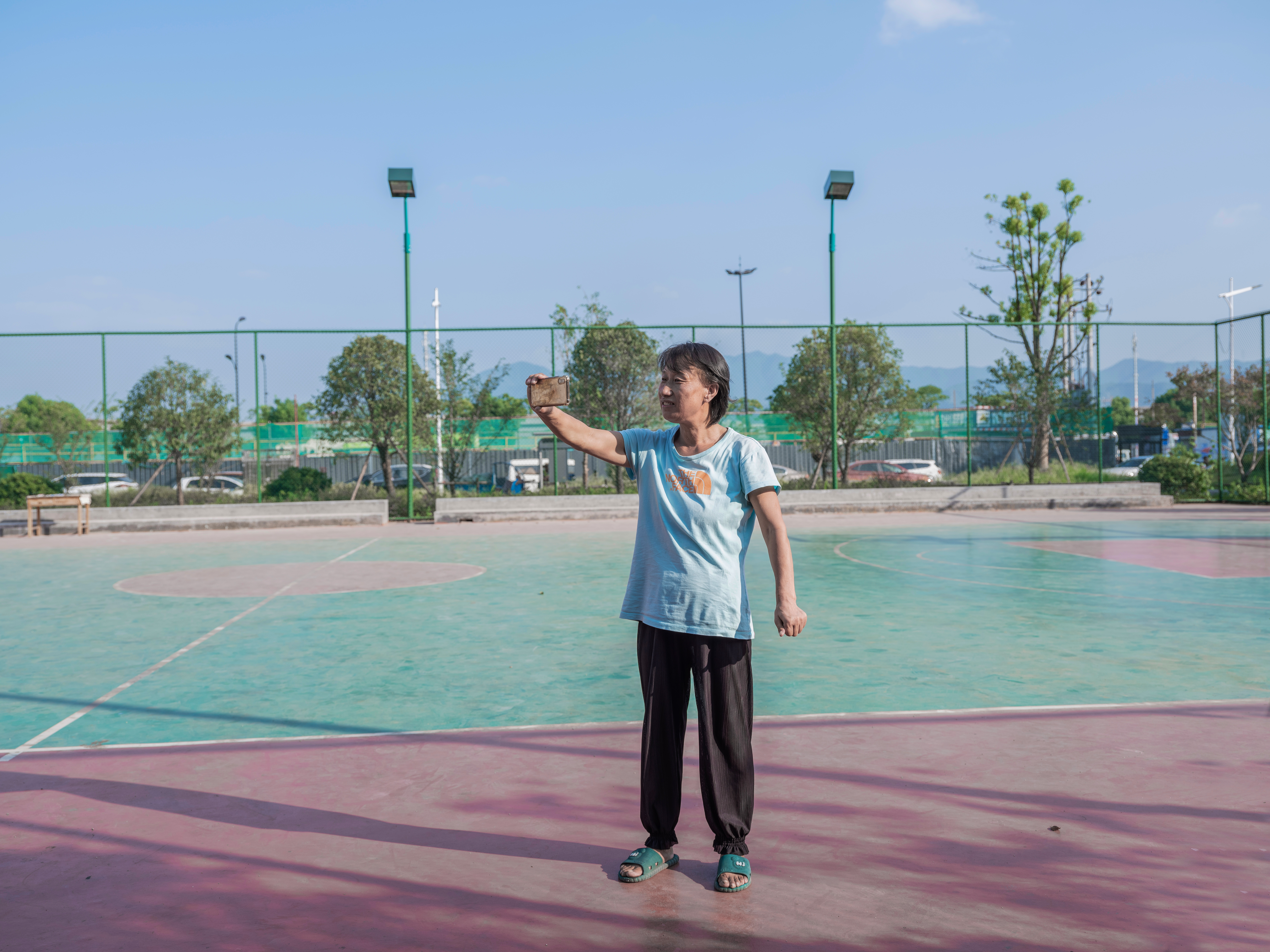 独家｜义乌带货主播生存实录：有人爆单暴富，有人成为“难民”