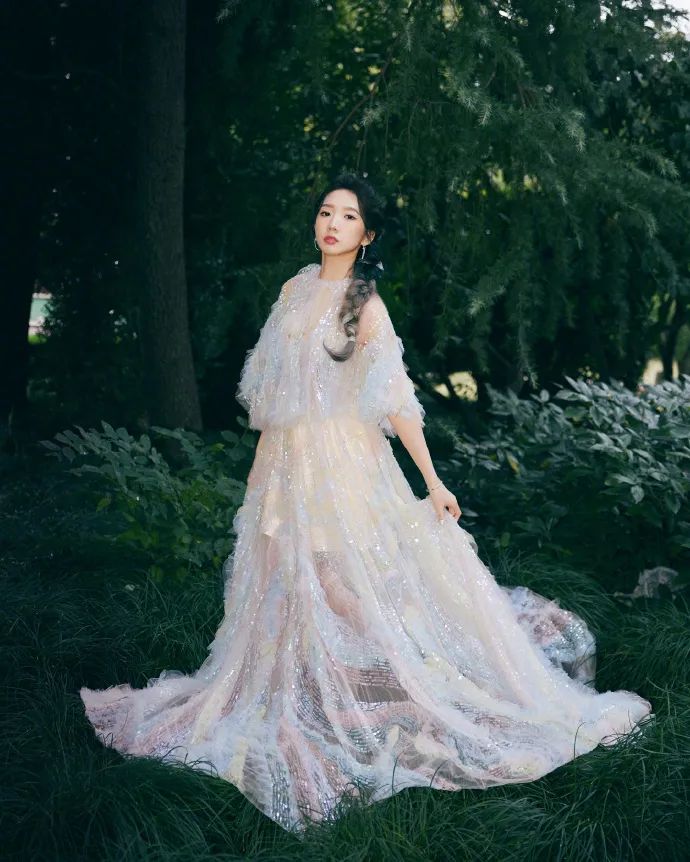 盛典集聚，明星身上百万级别的「高定礼服」，都有哪些“秘密”？