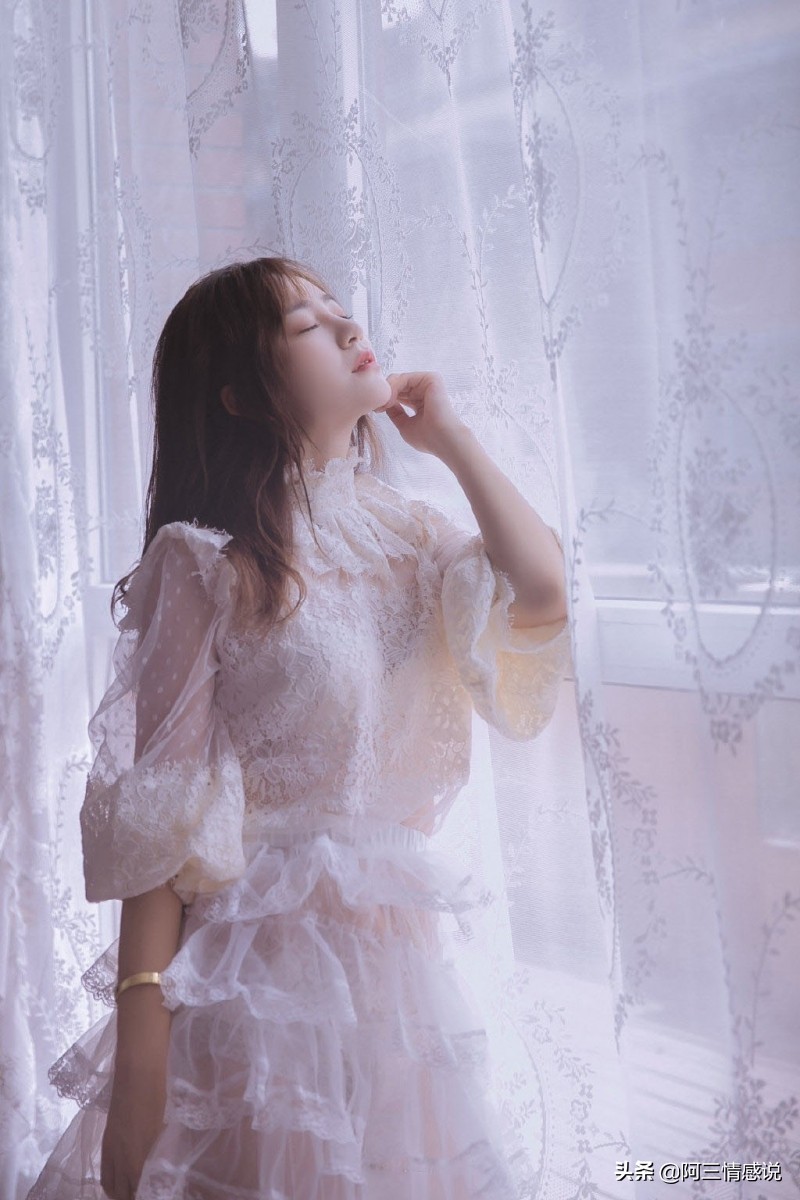 第一次约女网友见面送什么小礼物,第二次约相亲对象见面要带礼物吗