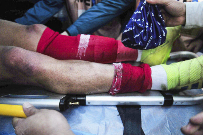 建业新援对秦升的评价,秦升铲伤建业外援