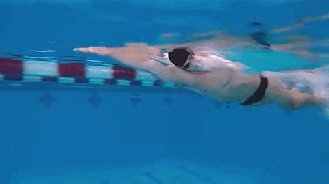 游泳腰髋如何发力,游泳腰腹发力正确方法