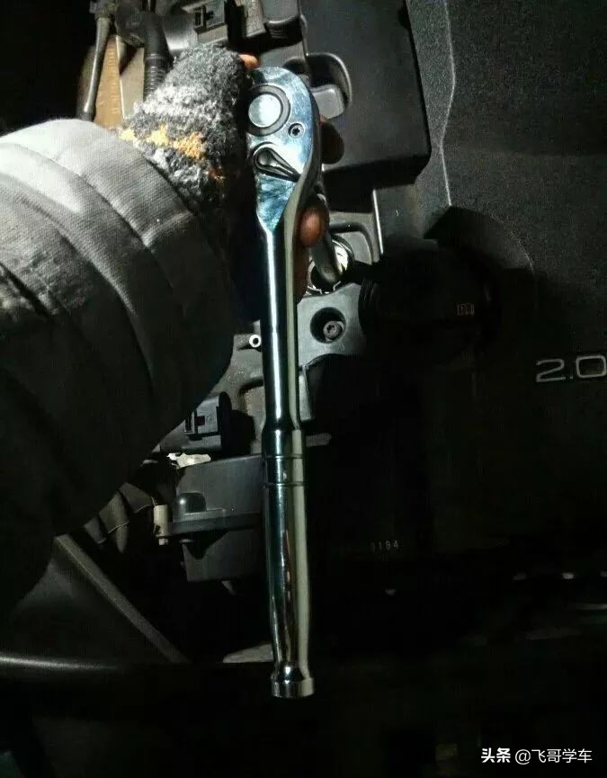 2011款2.0t奥迪a6l,最新款奥迪a6l更换火花塞教程