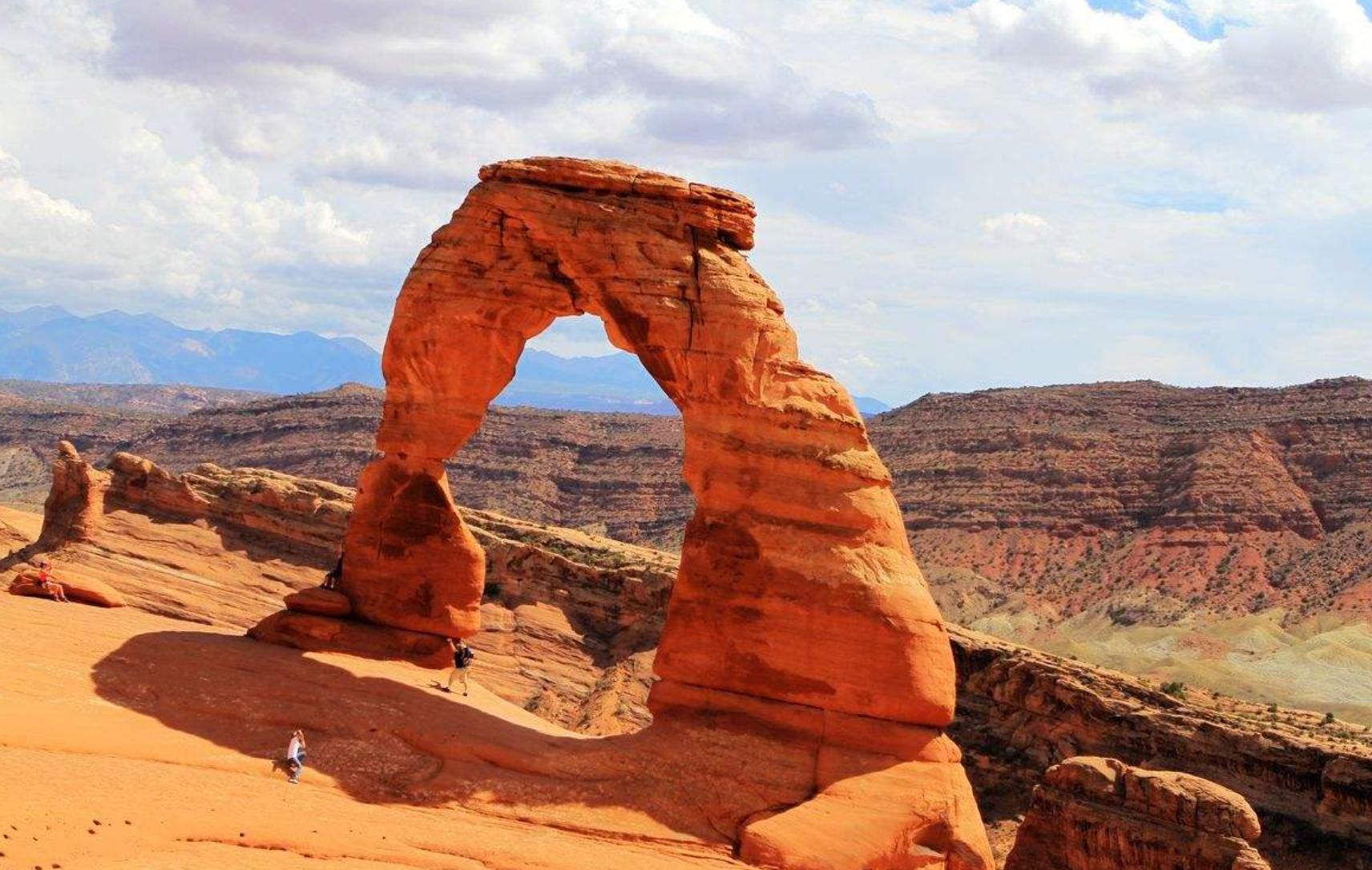 美国车牌为什么那么多图案,为什么有人取车牌