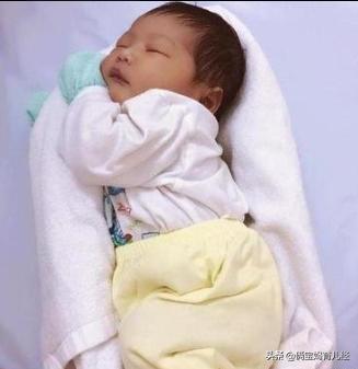 婴儿哄睡提篮,哄睡摇摇椅对婴儿有害处吗