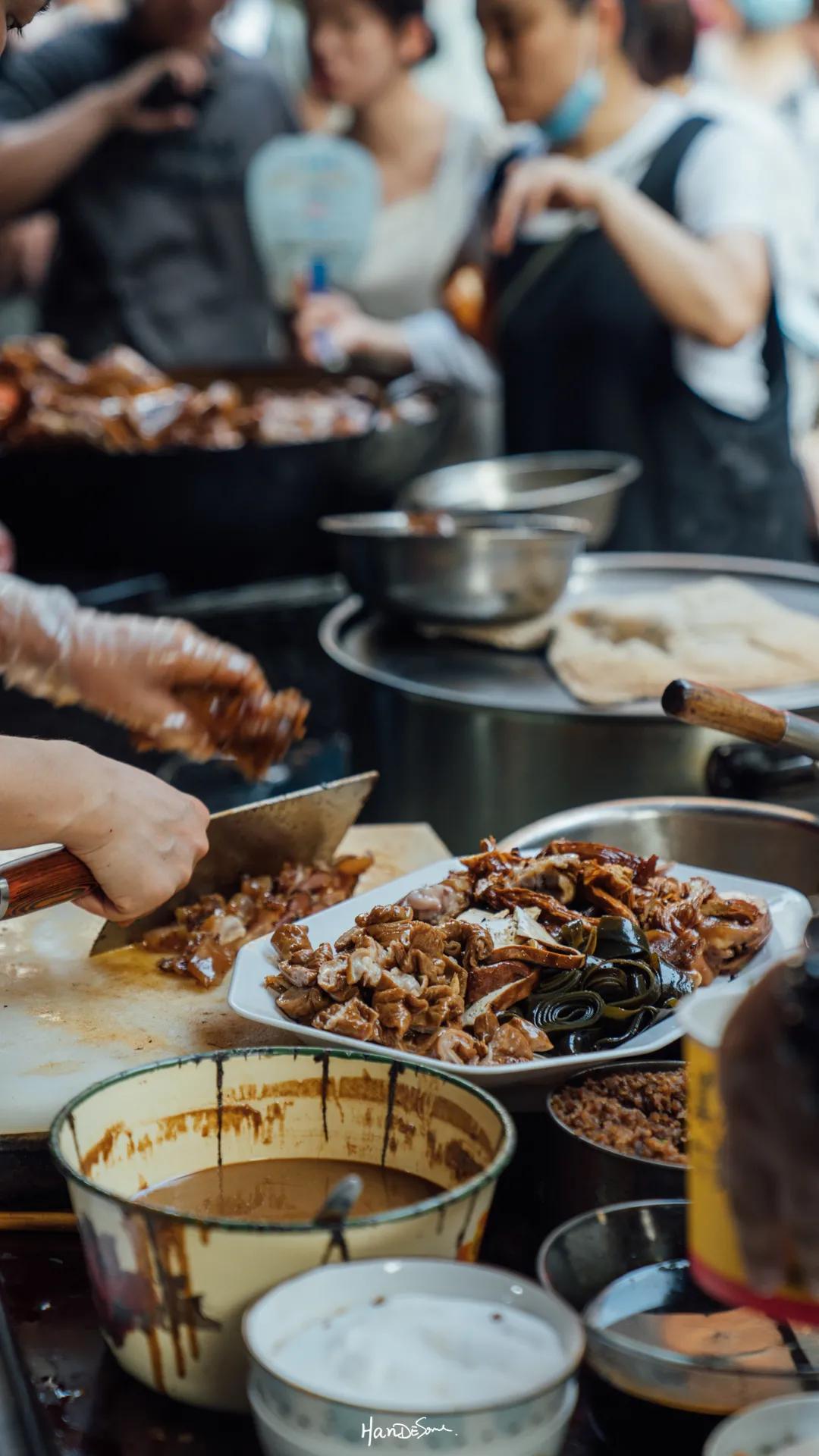 武汉吴长子卤菜,武汉卤菜店视频