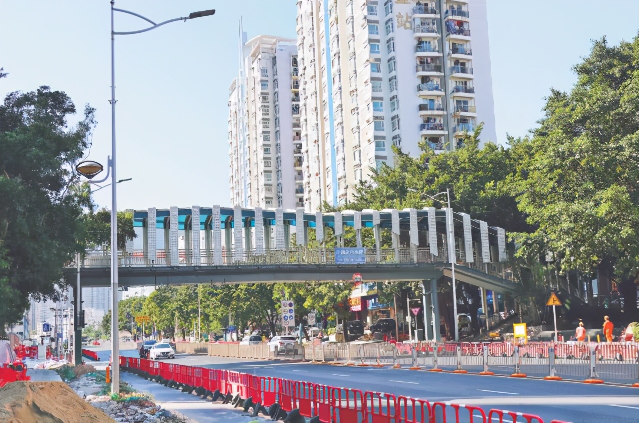 盐田区深盐路段4座人行天桥连续被拆,引起市民热议