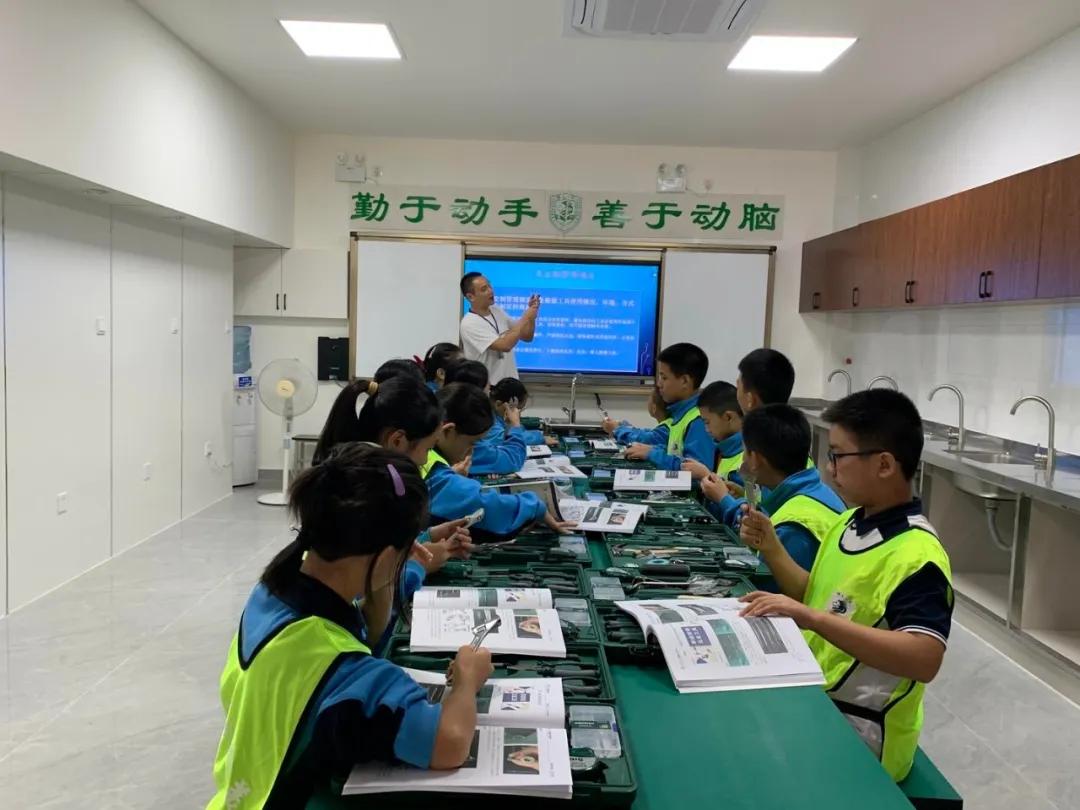 成都有哪些学校不上网课,成都校风差的学校