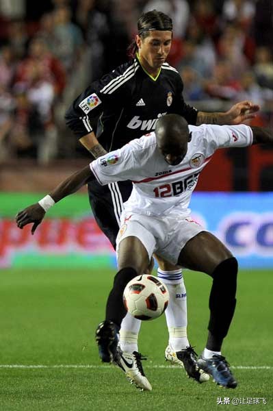 足坛凶狠的后卫,当今足坛攻击型中前卫排名