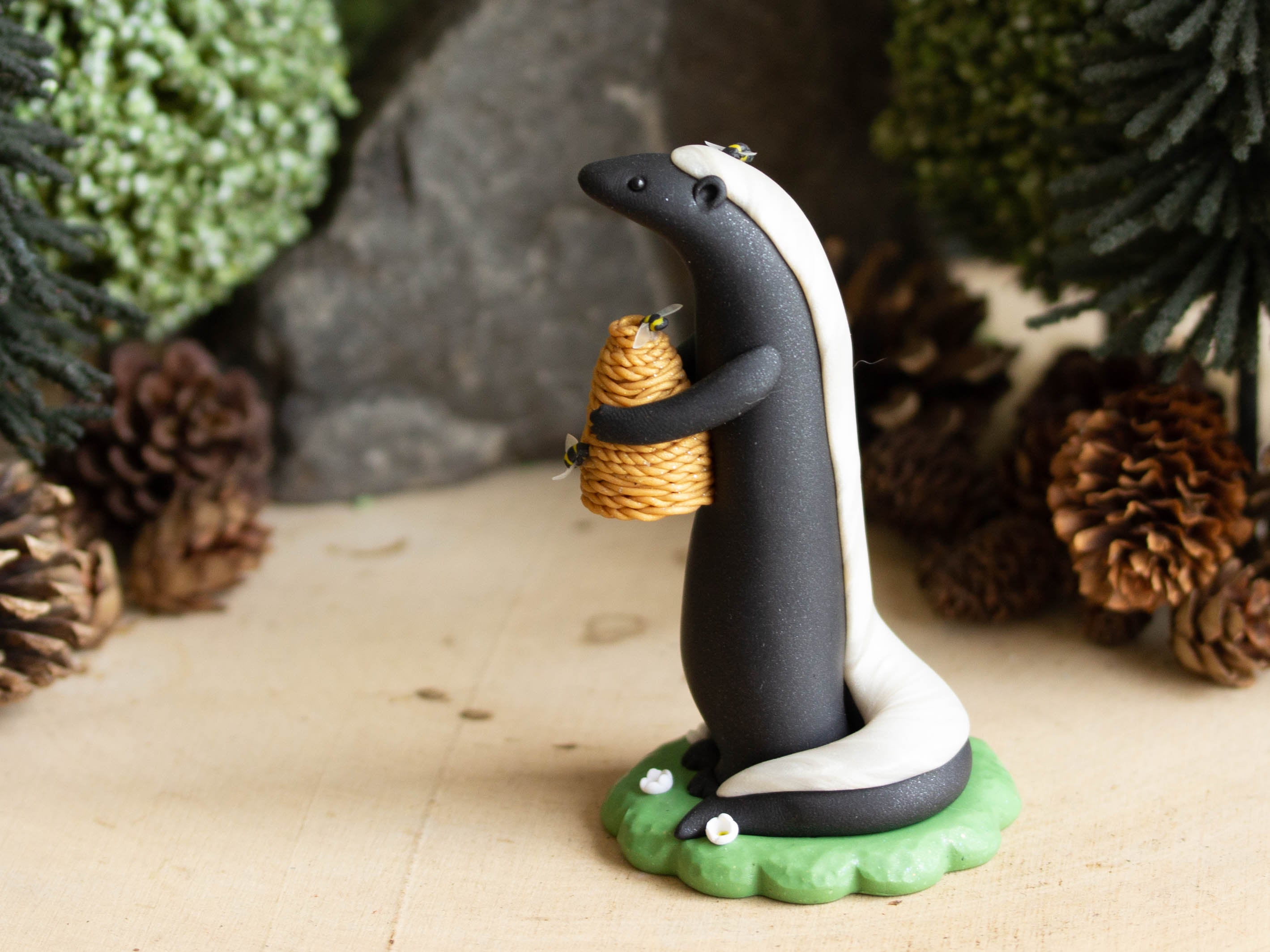 蜜獾捕食蜂巢,平头哥蜜獾吃老鼠