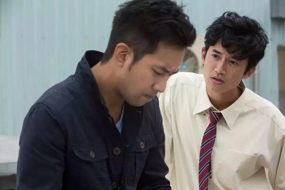 王俊凯摸易烊千玺的手的视频,王俊凯摸易烊千玺的手