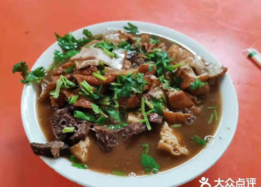 北京美食推荐前门卤煮,北京胡同美食老北京卤煮