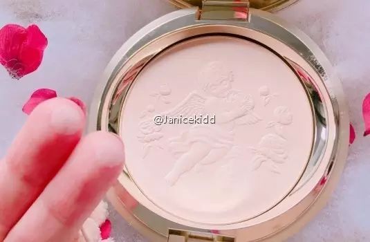 蜜粉和散粉不一样吗,蜜粉散粉粉饼的区别和使用