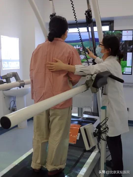 外骨骼、VR、脑机……看看不一样的康复科