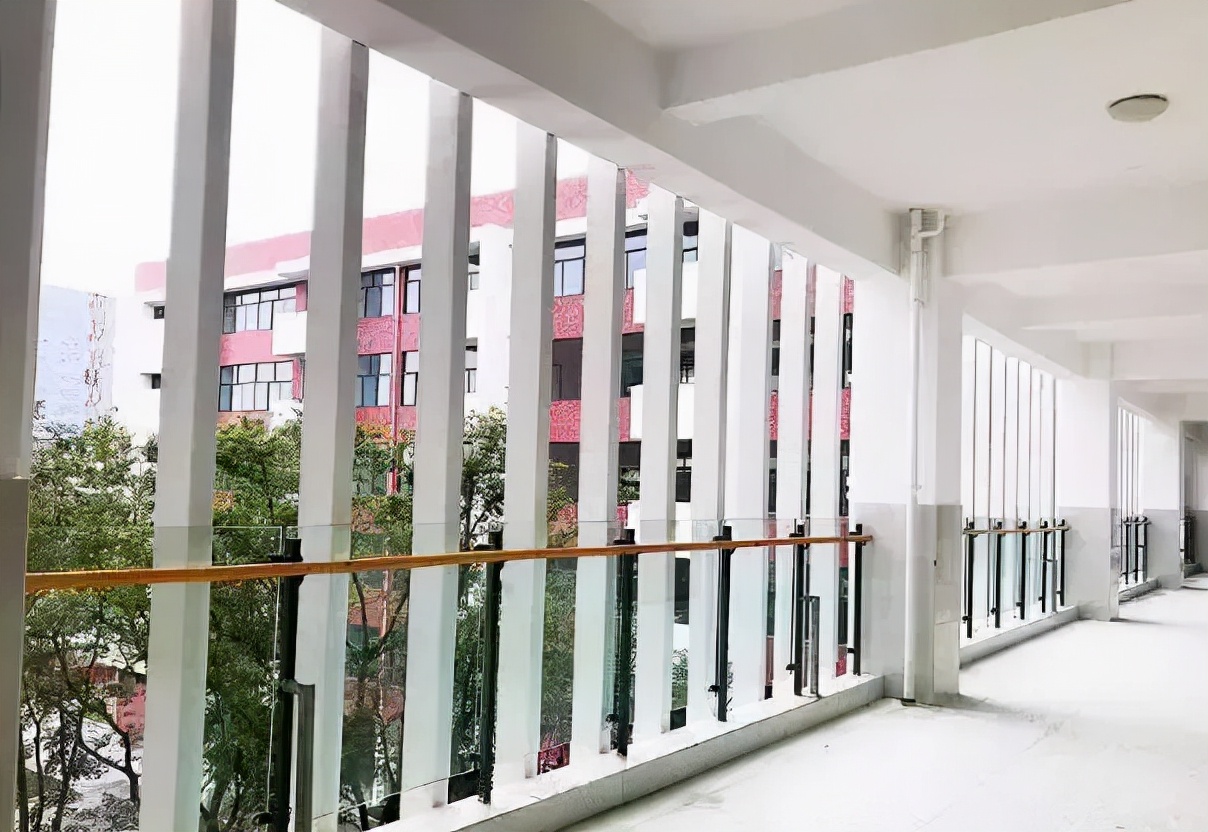 北二外成都附中属于哪个档次的,北二外成都附中能走读吗