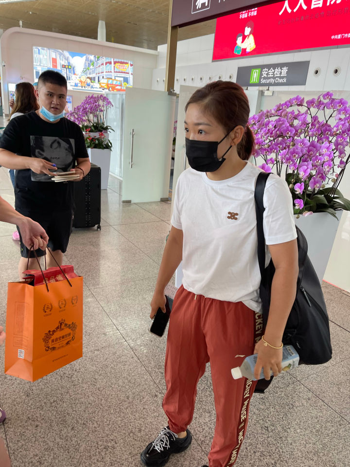 国乒出征全运会樊振东刘诗雯图片,国乒直通赛南阳站孙颖莎王曼昱