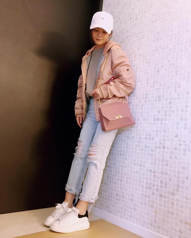 亚历山大麦昆小白鞋为什么很硬,亚历山大麦昆小白鞋亮晶晶