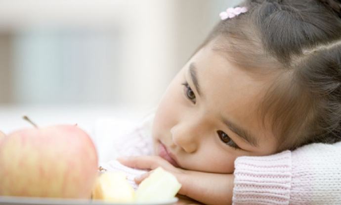 哈尔滨4岁女童遭邻居虐待,哈尔滨儿童被邻居侵害