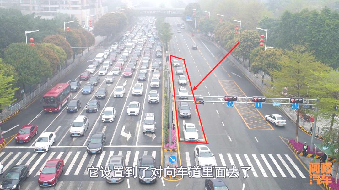 借道左转你知道该怎么走吗,借道行驶正确走法对面有车