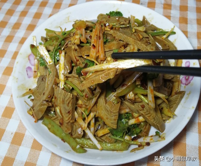 凉拌火腿怎么调的好吃,凉拌菜里的素火腿是怎么做的