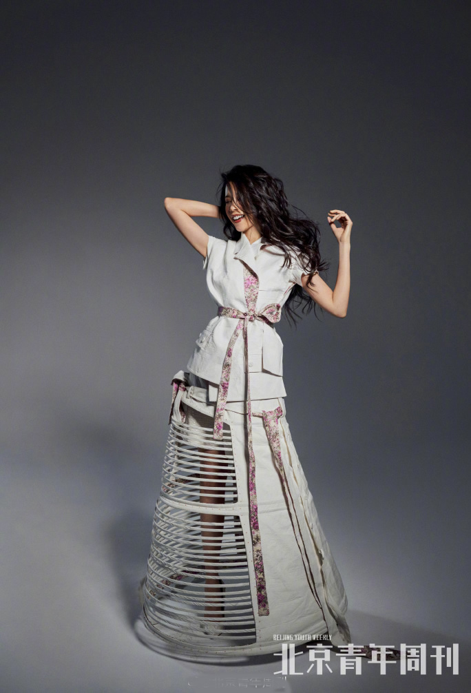 莫文蔚的穿搭真的太迷人了,莫文蔚黑色打底衫