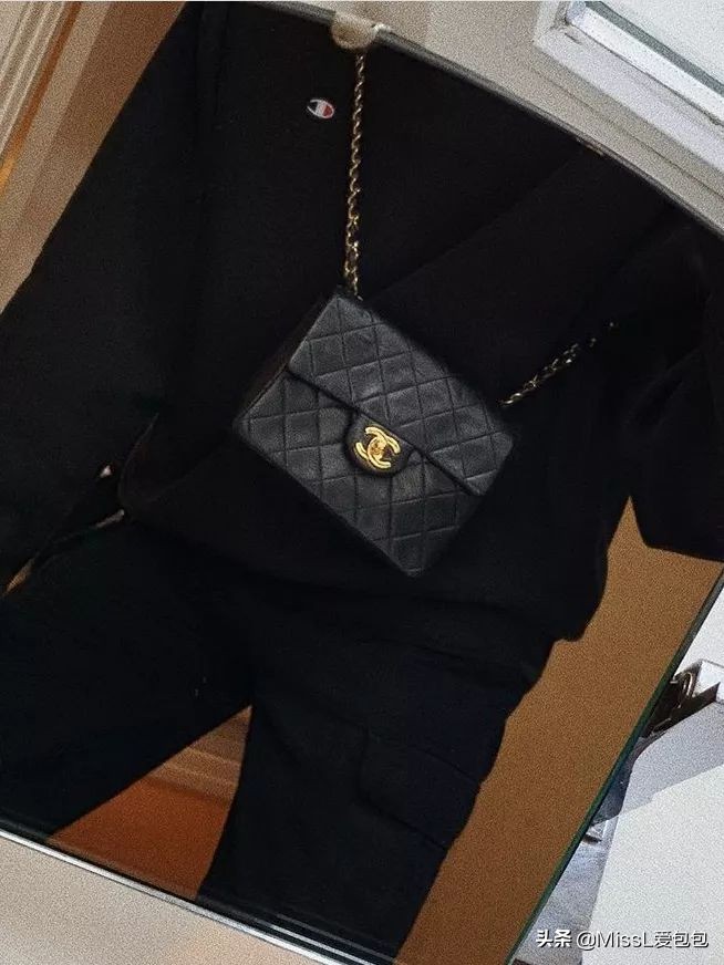 有哪些手袋既经典又时髦呢,时髦氛围感的必备单品迷你手袋