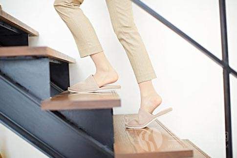 并拢腿蹲不下去,膝盖痛蹲不下去