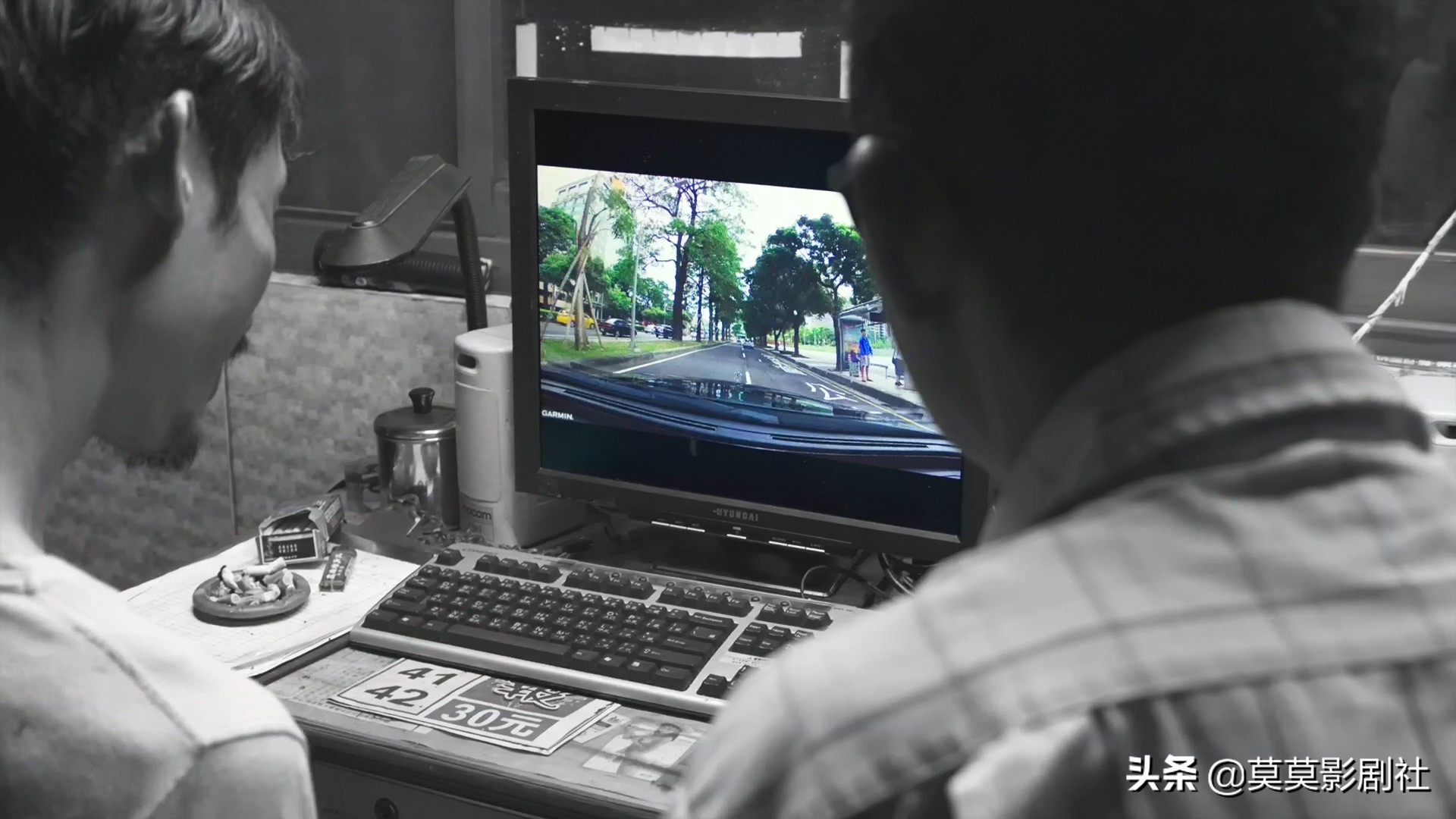 为何他眼睑低垂，是佛还是娼妓——《大佛普拉斯》的黑色幽默