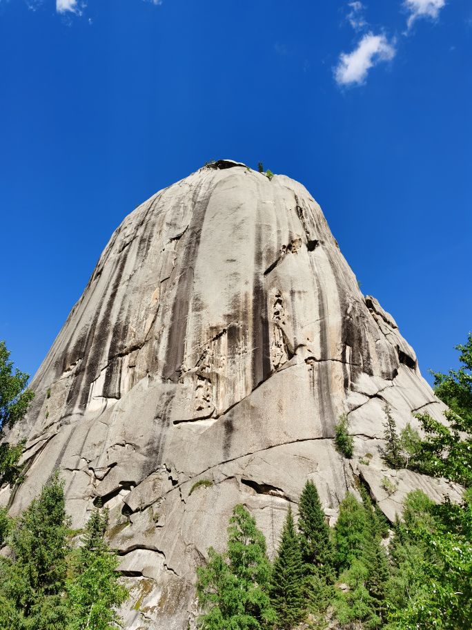 新疆天路可可托海,坐大巴从新疆去哈萨克斯坦