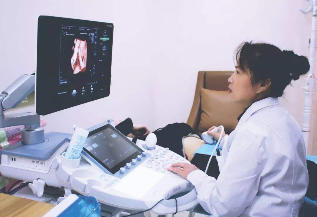 女子意外怀孕结果生了怪胎,女人怀孕生宝宝被吓坏